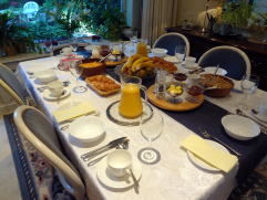 ミセス・ハリガン宅の朝食前のテーブル